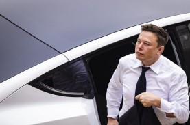 Elon Musk Banting Setir, Tesla Bakal Pasang Iklan…