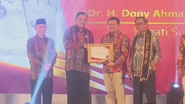 Dony Ahmad Munir Bupati Terbaik se-Indonesia Soal Keterbukaan Informasi Publik