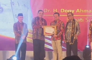 Dony Ahmad Munir Bupati Terbaik se-Indonesia Soal Keterbukaan Informasi Publik