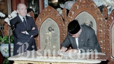 25 Tahun Reformasi: Detik-Detik Kejatuhan Soeharto dalam Bingkai Foto