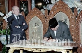 25 Tahun Reformasi: Detik-Detik Kejatuhan Soeharto dalam Bingkai Foto