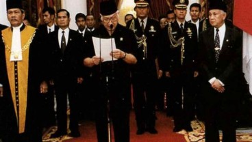 25 Tahun Reformasi: Pidato Lengkap Pengunduran Diri Presiden Soeharto