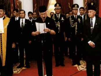 25 Tahun Reformasi: Pidato Lengkap Pengunduran Diri Presiden Soeharto