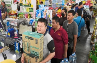 Malaysia Panic Buying Air Mineral, Warga Adu Mulut dan Berebut di Supermarket