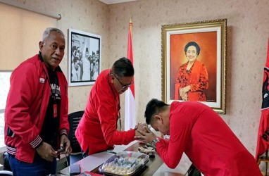 Relawan Jokowi Dukung Prabowo, Gibran Tiba di Markas PDIP