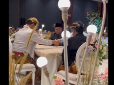 Viral dan Tak Biasa, Pengantin Ini Jadikan Tiket Konser Coldplay sebagai Mahar