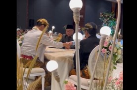 Viral dan Tak Biasa, Pengantin Ini Jadikan Tiket Konser…