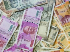 India Tarik Uang Kertas 2.000 Rupee, Warga Panic Buying Borong Emas dan Properti!