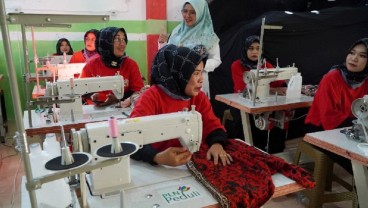 Penyandang Disabilitas di Pessel Terima Bantuan 17 Unit Mesin Jahit dari PLN UID Sumbar