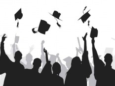 7+ Rekomendasi Kado Wisuda Paling Berkesan untuk Orang Terdekat