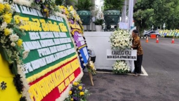 Ribuan Karangan Bunga Almarhum Eril Disulap Jadi Kursi Taman