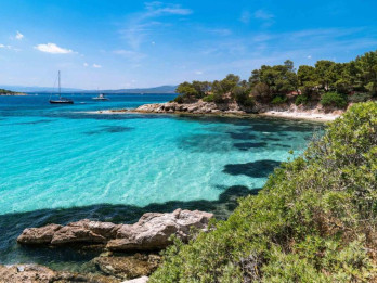 Pencinta Pantai Merapat! Ini Daftar Lokasi Syuting 'The Little Mermaid' Cocok Buat Liburan