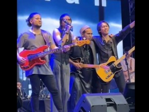 Sakti Kembali Manggung Bareng Sheila on 7 setelah Hijrah, Fans Nostalgia Hal Ini