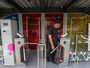 Toilet Transparan Hadir di Dukuh Atas Jakarta