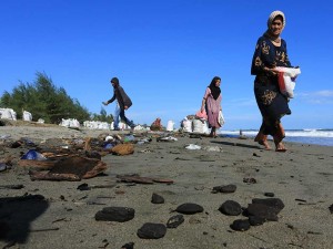 Limbah Batu Bara Cemari Kawasan Pantai di Aceh