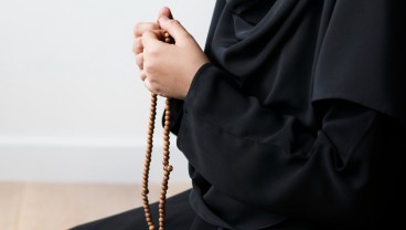 Urutan Dzikir Setelah Sholat Fardhu yang Lengkap dan Benar