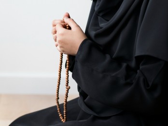 Urutan Dzikir Setelah Sholat Fardhu yang Lengkap dan Benar