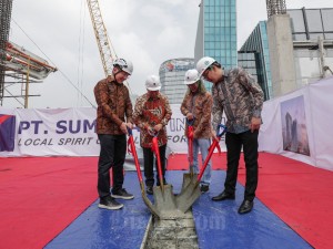 Prosesi Topping Off Data Center E1 di Jakarta