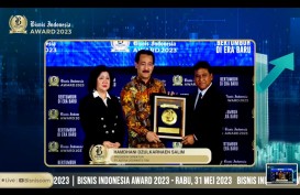 Presdir Astra Otoparts Hamdhani Dzulkarnaen Salim Sabet Best CEO di Bisnis Indonesia Award 2023
