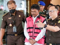 Johnny Plate Sakit, Kejagung Tunda Pemeriksaan