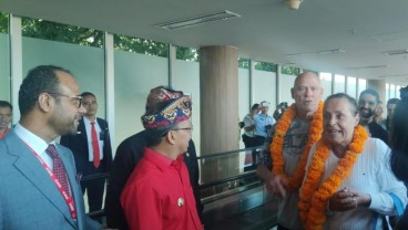 Pesan Gubernur Bali, Wisatawan Asing Emirates A380 Harus Hormati Budaya Lokal
