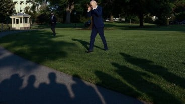 Biden Jatuh di Wisuda Akademi Angkatan Udara AS, Kritikus: Terlalu Tua untuk Jadi Capres