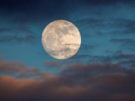 Apa Itu Full Moon? Fenomena Alam Hari Ini yang Berisiko Sebabkan Bencana