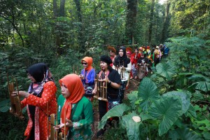 Komunitas Bakul Budaya FIB UI Helar Sedekah Hutan Universitas Indonesia 2023