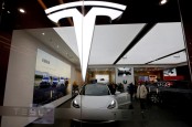 Luhut Blusukan Cari Investor Mobil Listrik, Rayu Tesla hingga BYD