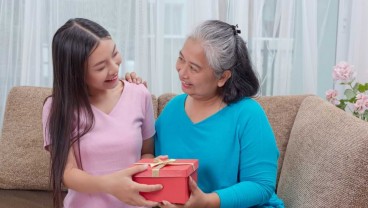 8 Rekomendasi Kado untuk Ibu yang Bermanfaat dan Berkesan
