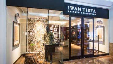 Iwan Tirta Private Collection Perkuat Inovasi Fashion