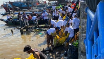 Turun Langsung, Warga Palembang Bersihkan 3 Ton Sampah di Sungai Musi