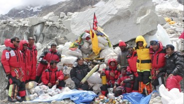 Viral Pendaki China Tak Mau Bayar Sherpa Everest Usai Diselamatkan dari Kematian