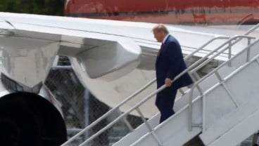 Trump Tiba di Florida dengan Jet Pribadi untuk Menghadapi Dakwaan