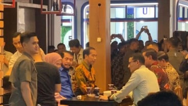 Jokowi Ngopi Bareng Ketua MK di Sela Pembukaan Jakarta Fair