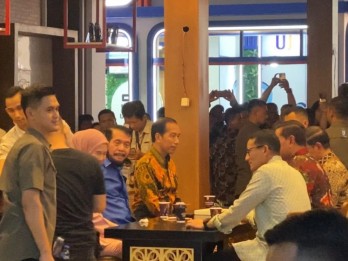 Jokowi Ngopi Bareng Ketua MK di Sela Pembukaan Jakarta Fair