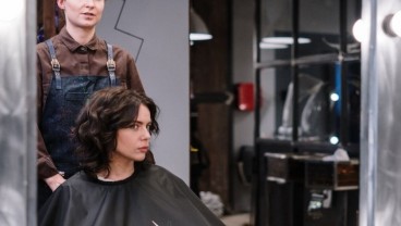 10 Model Rambut Oval Layer Pendek dan Panjang, Bikin Cantik!