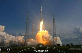 Detik-Detik Peluncuran Satelit Satria-1 Pakai Roket Milik Elon Musk