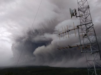 Gunung Semeru Kerap Alami Gempa Erupsi