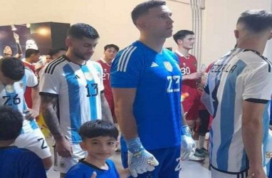 Serba-serbi Laga Tim Garuda vs Argentina, Jan Ethes jadi Escort hingga Penampilan Putri Ariani