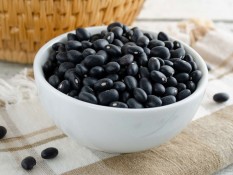 Beragam Manfaat Kacang Hitam Bagi Kesehatan, Bisa Bantu Diet Juga Lho