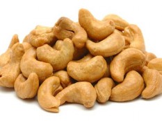 Dari Kacang Almond hingga Kacang Mete, Ternyata Bisa Atasi Rambut Rontok