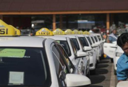 Diam-Diam Ada yang Terus Mengoleksi Saham TAXI