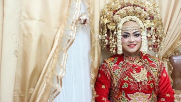 Ini Nama Pakaian Adat Sumatera Barat yang Khas dan Menarik