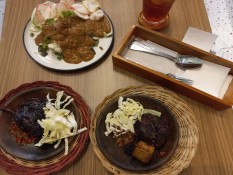 Rojo Setaman Bistro, Makanan Kaki Lima Ala Resto Bintang 5