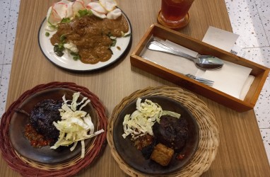 Rojo Setaman Bistro, Makanan Kaki Lima Ala Resto Bintang 5