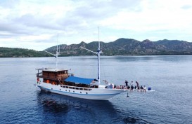 Nikmati Sensasi Berlayar Kapal Pinisi Bersama Bajo Crew Tour