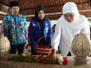 Gubernur Khofifah Ziarah Makam Bung Karno Bersama Pimpinan Mahasiswa