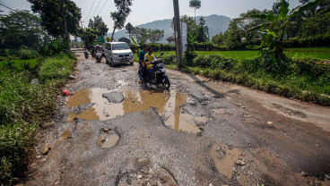 Jalan Akses Ke Tempat Wisata di Cianjur Rusak Parah