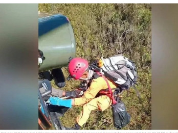 Tim SAR Temukan Jenazah Penumpang dan Kru Pesawat SAM Air PK-SMW